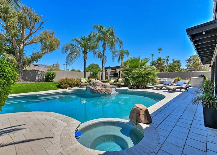 Oasis W/ Outdoor Bar & Pool! Holiday home *