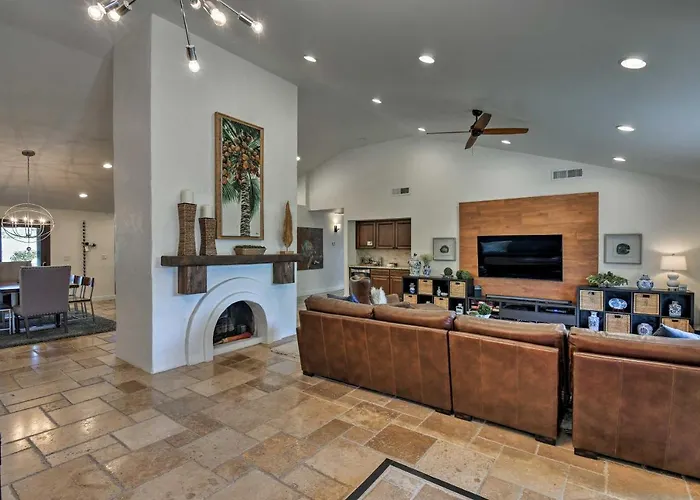 Holiday home Oasis W/ Outdoor Bar & Pool! *