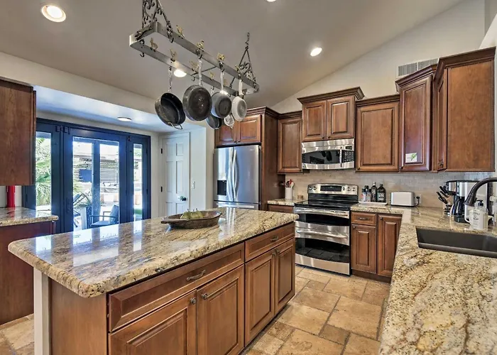 Oasis W/ Outdoor Bar & Pool! Holiday home