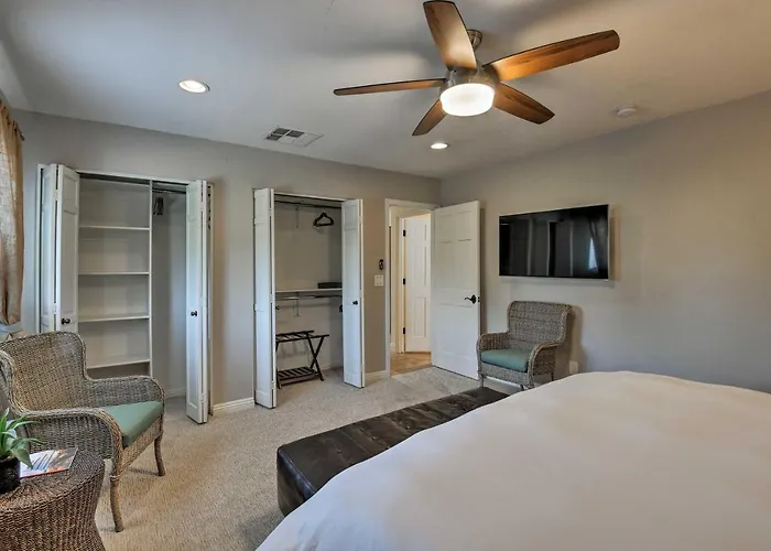 Holiday home Oasis W/ Outdoor Bar & Pool! Scottsdale