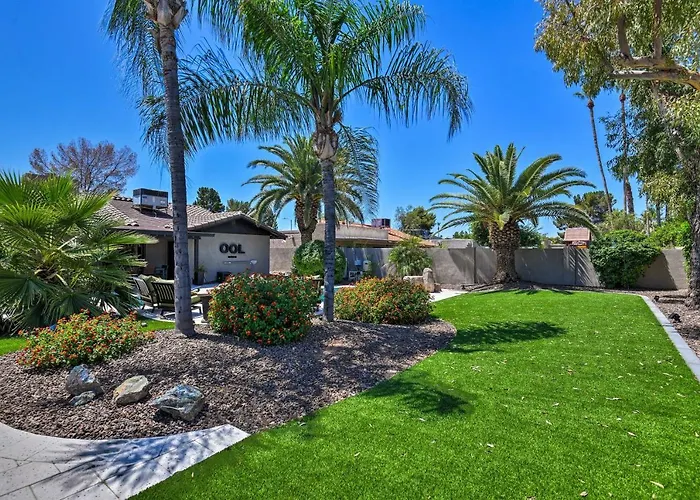 Oasis W/ Outdoor Bar & Pool! Holiday home *